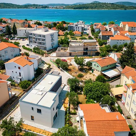 Family L&s Near The Sea - Vodice Area Vila