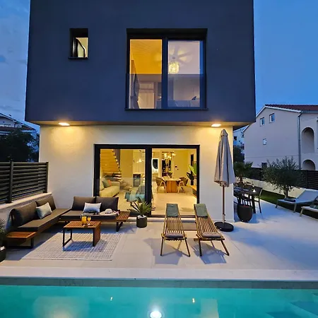 Family L&s Near The Sea - Vodice Area Villa *